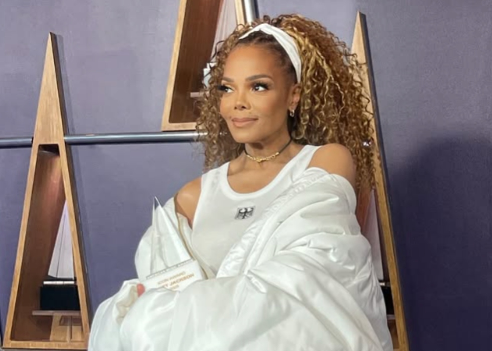 Janet Jackson Steals the Show at the AMAs with Icon Award and a